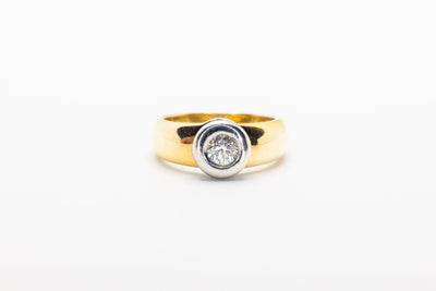 Złoty pierścionek z brylantem 0,8ct