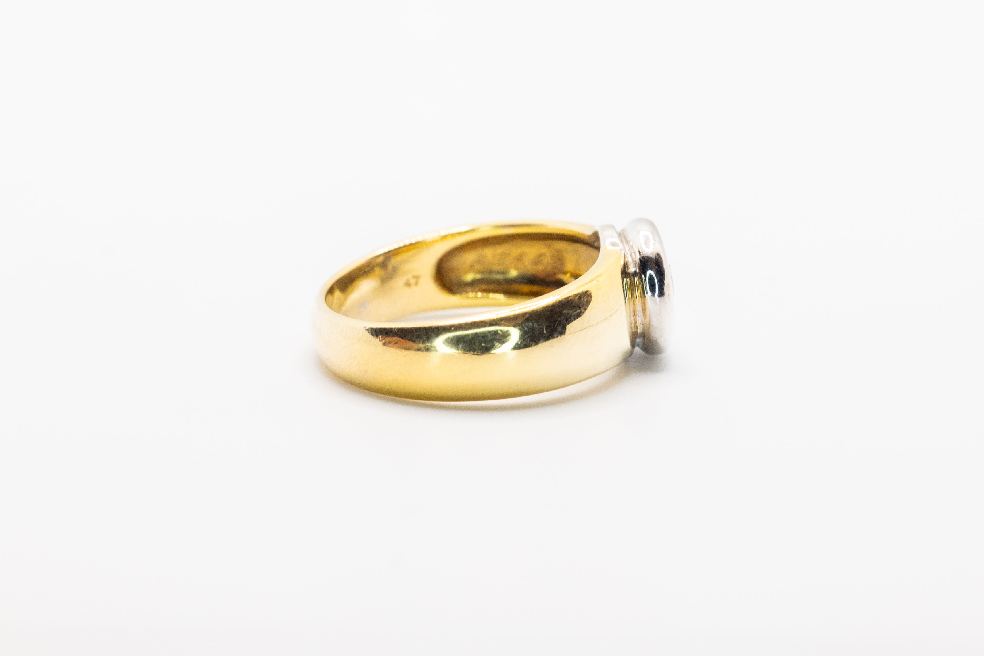 Złoty pierścionek z brylantem 0,8ct